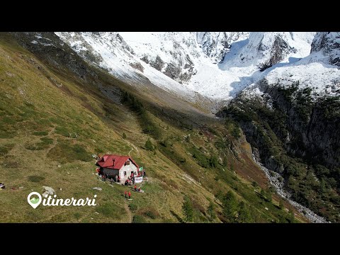 ITINERARI: OROBIE, 100 ANNI DI CAPANNA MAMBRETTI. CLELIA, ESCURSIONISTA A 90 ANNI.SCAIS, IL LAGO BLU