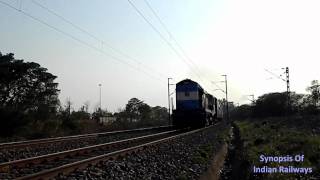 preview picture of video 'INDIAN RAILWAYS: THUNDERSTRIKE 18426 DURG-PURI INTERCITY EXPRESS WITH ICE CREAM RAIPUR WDM-3A'