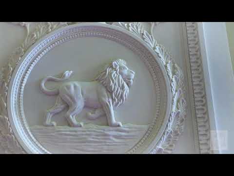 Magnificent Italian Craftmanship - Finely Carved Boiserie