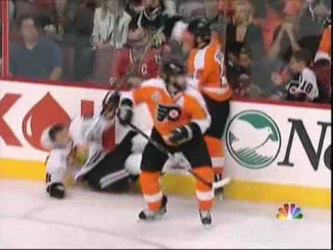 Mike Richards flattens Tomas Kopecky