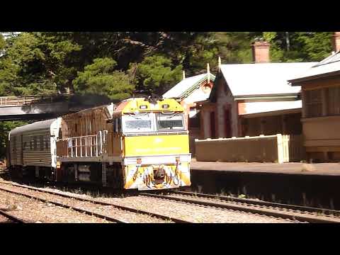 Great Southern NR31 leads 3MA8 The Overland through Mt Lofty - 5/11/2019