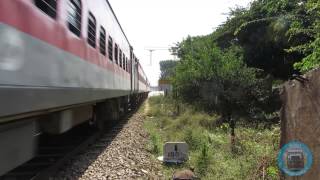preview picture of video 'WDM 3a 18550R (LDH) Blasts Pasts hauling Indore ← Yesvanthpur LHB Express Special'