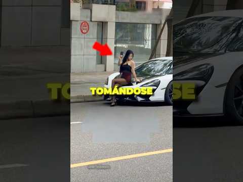Su Coche Llamaba Mucho La Atención!