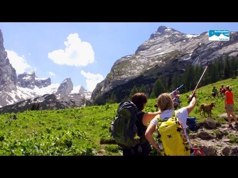 Wandern in Bayern: Das Watzmannhaus im Nationalpark Berchtesgaden, Oberbayern, Deutschland
