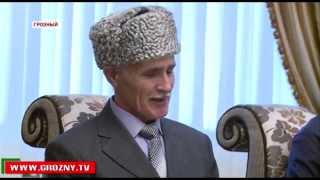 Рамзан Кадыров встретился с автором слов национального хита «Безаман Дитташ» Мусой Сеймухановым.