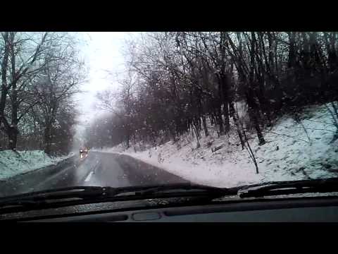 Nagy pelyhekben húl a a hó. Husvét jön?!