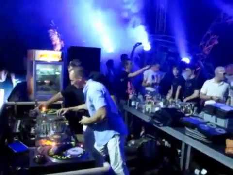DJMNS vs  E Maxx live at  20 Years Balloon Records (2009)