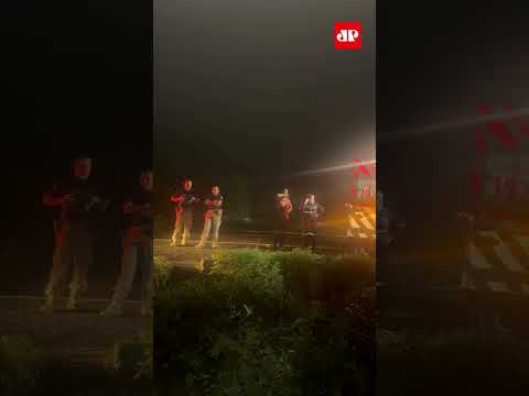 Caminhão com frutas despenca de ribanceira e deixa dois mortos no Piauí #shorts