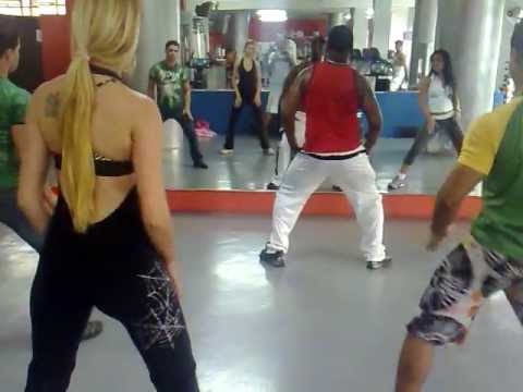 Aerodance Brasil ensaiando Senta e Toma