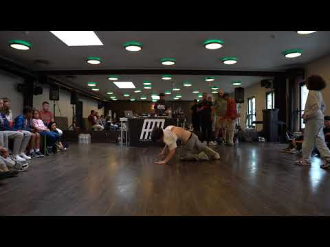 TUTUR (Out of Control) vs NABORITO (9000 Styles)