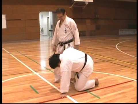 信武会 信武空手　足を持たれた時の崩し　肩を持たれた時の崩し