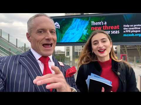 "私には変化が必要、私たちには変化が必要!ブライアン市長は私に希望を与えてくれます！"軍隊に参加してください、あなたの助けが必要です ? ("I NEED CHANGE, WE NEED CHANGE! BRIAN FOR MAYOR GIVES ME HOPE!" JOIN THE ARMY, WE NEED YOUR HELP ???)