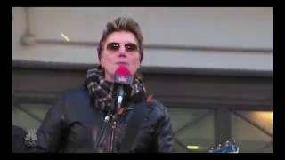 Goo Goo Dolls perform So Alive at the Macy&#39;s Thanksgiving Parade