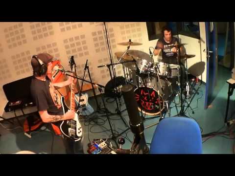Paranoid Cats - Turn off the lights + Another brick in the wall part 3 - live @Radio Gresivaudan