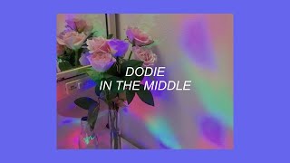 IN THE MIDDLE (OFFICIAL AUDIO) // DODIE (LYRICS)