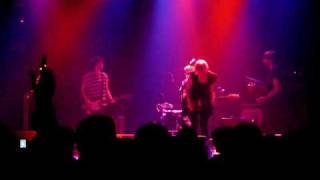 THE RAVEONETTES - Let&#39;s Rave on (Kafe Antzokia de Bilbao )