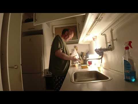 MongoTV_10201 - Drikker Glas COLA Fredag MIDNAT