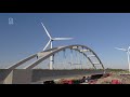 Boogbrug wordt dit weekend over de A15 en N15 geplaatst en dat zier er zo uit