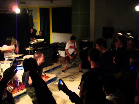 Tiefighter - Jack Move (More To Pride cover) Live in Nevers, France 4/10/08