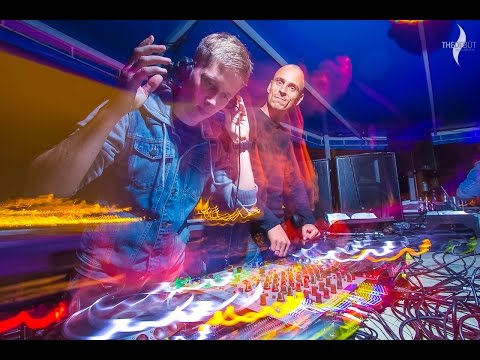 RIZKID & KORMIX plays "Snilloc - Magratea" @ The Debut Yacht, 05.30.2015 Budapest