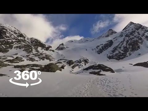 Vídeo de trekking 360 no Glaciar Vinciguerra e Lagoa Tempanos em Ushuaia, Tierra del Fuego, Argentina.