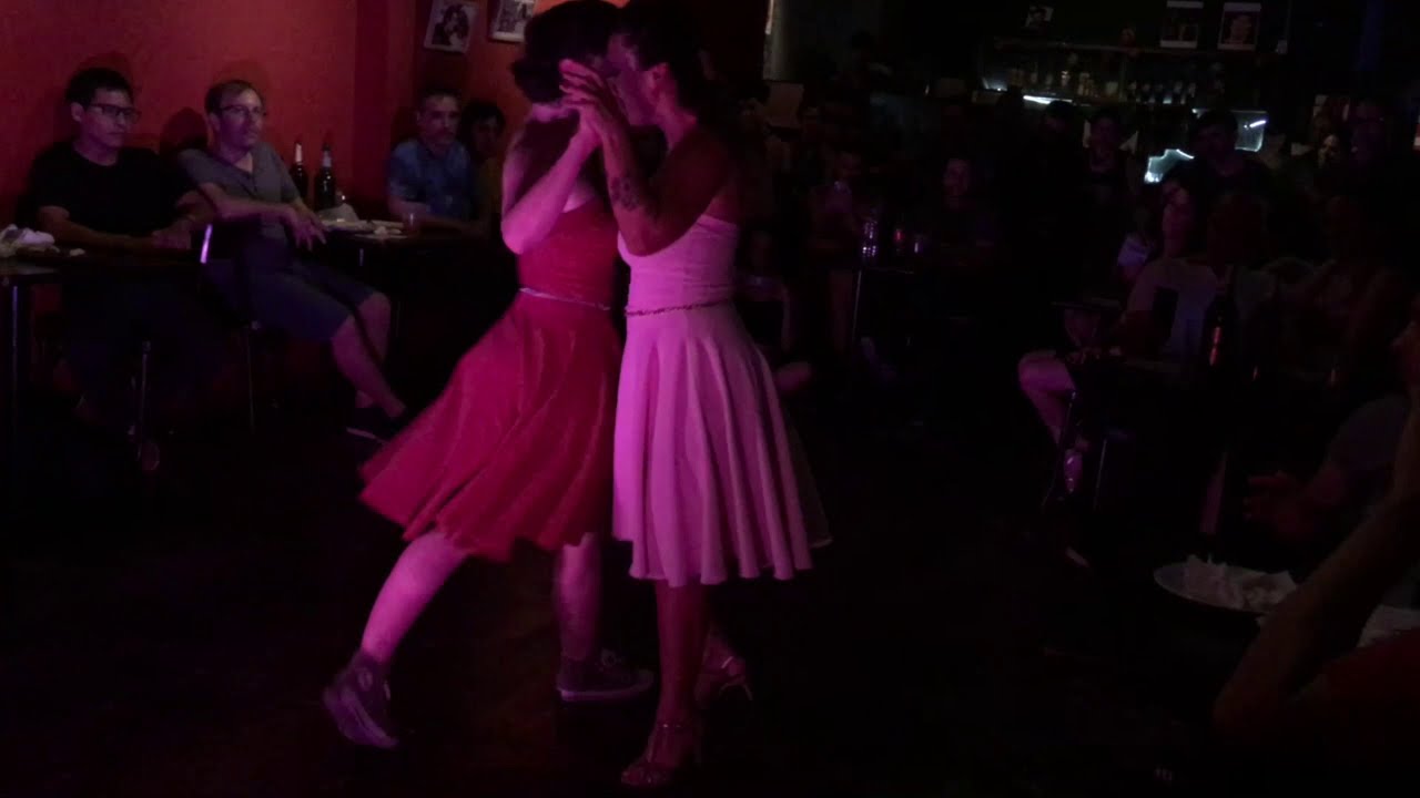 Inés Muzzopappa y Gaby Mataloni en la Milonga del Pez Cañón 3/3