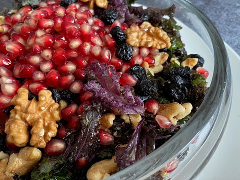 KALE SALAD & POMEGRANATE DRESSING: KALE WITH A MEDITERRANEAN TOUCH