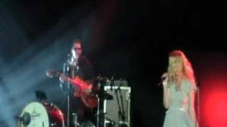 Light Me Up Twice - Legendary Tigerman feat. Cláudia Efe (Coliseu do Porto)