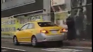 別誤會了，運匠大哥在數鈔票
