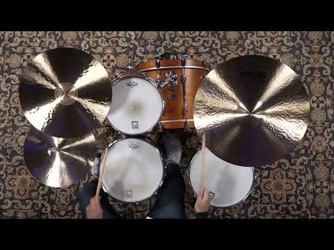 Paiste 17" Signature Traditionals Thin Crash Cymbal - 1086g (4301217-1111125D)