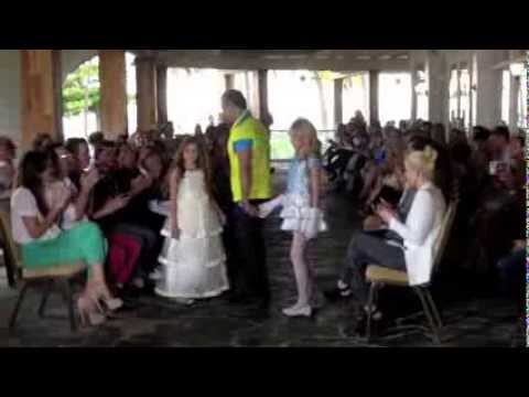 Cierre del desfile de Carlos Alberto en San Juan Moda