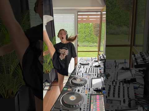 DJ GABI TECH HOUSE MIX - CHILDREN x ROSES, isn’t that a beautiful mix? 🎶❤️‍🔥💃 #dj #djmix #mashup