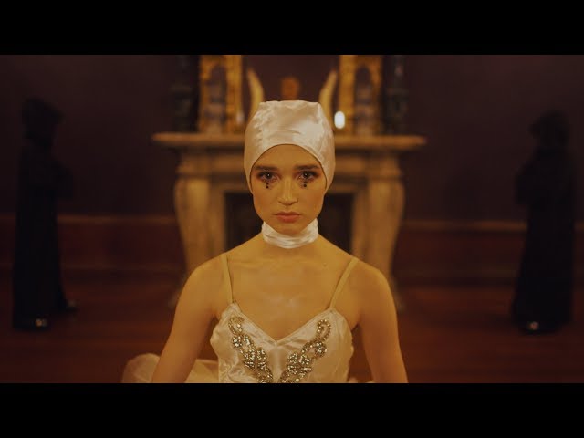 Scary Mask von Poppy ((jetzt ansehen))