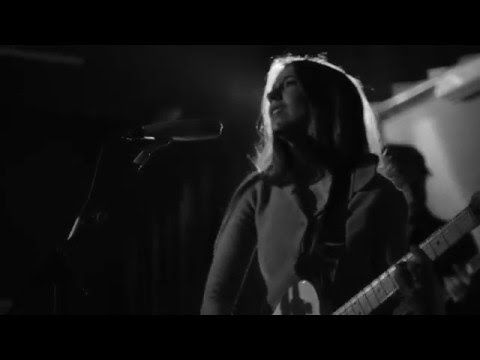 my god knows how to cry :: hanna leess :: live at bar bobu, berlin