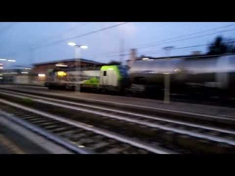 Re475 422 BLS con merci cisterne - Milano Greco - 04/10/2022