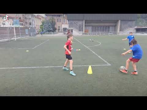 Allenamento sullo smarcamento passaggio corto e lungo