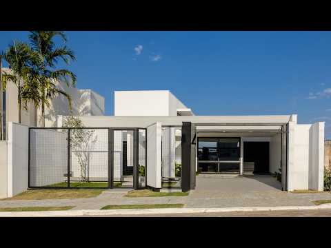 How This Tropical Courtyard House Beats Extreme Heat