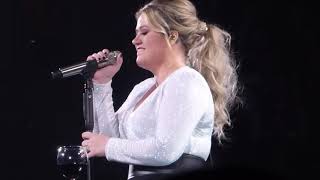 Kelly Clarkson covers Love Lies