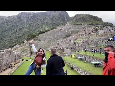 Daniela Darcourt & Ezio Oliva Cantando en Machu Picchu