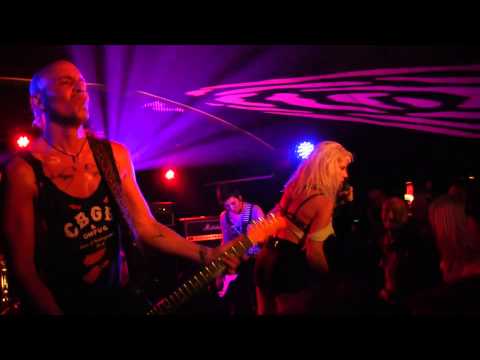 BARB WIRE DOLLS (US) Live