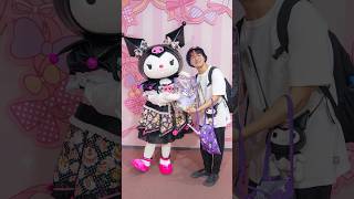 いちご新聞と撮ってもらった🥹🍓 #サンリオ #sanrio #ハーモニーランド #クロミ #kuromi