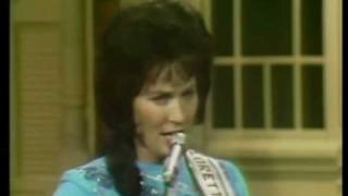 Loretta Lynn - Everybody Wants To Go To Heaven