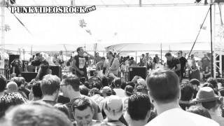 New Found Glory - Don&#39;t Let Her Pull You Down (Live)