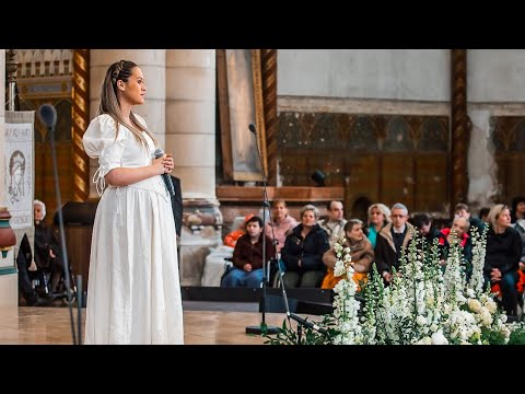 Békefi Viki: Az ég tartja a földet - Uram - 2023 - Ferenc pápa látogatása a Rózsák terén