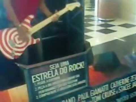 Tocando Guitarra No meio Do Cinema