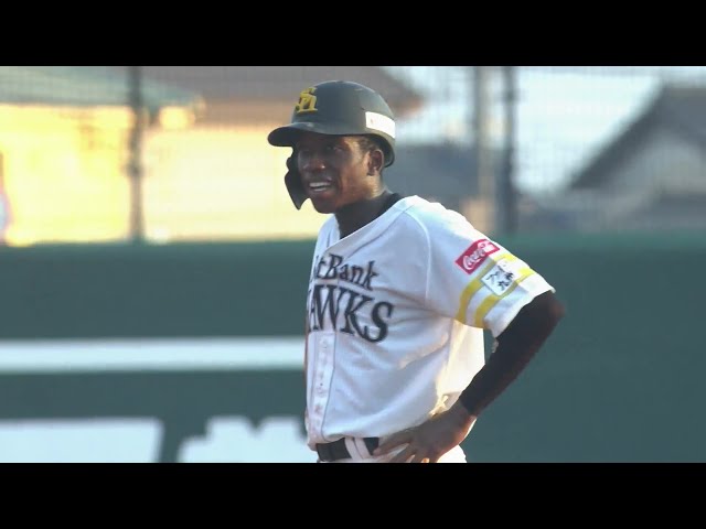 【ファーム】脚力でアピール!! ホークス・イヒネイツア 今季9盗塁目を決める!! 2024年8月3日 福岡ソフトバンクホークス 対 広島東洋カープ