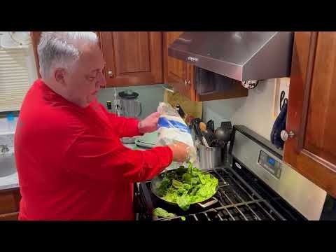 How To Make Sauteed Spinach, Italian Style