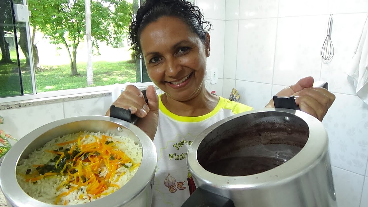 6 MINUTES OF BEANS, 1 MINUTE OF RICE, IN 7 MINUTES THAT I HAVE USED UP THE GAS, LUNCH IS READY