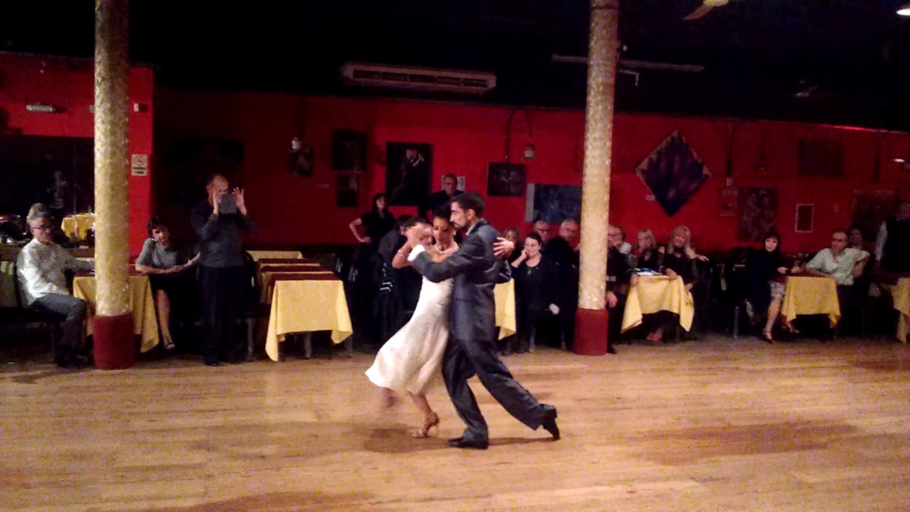 Jésica Gómez y Franco Andrada bailan Padre mío en Club  Grisel