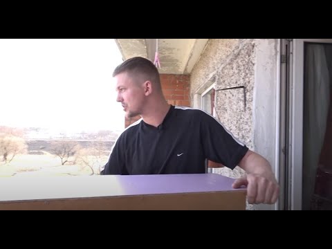 Mēbeles lido pāri balkonam - "Ģimene burkā" Jānis pārsteidz ar traku pārvākšanās ideju